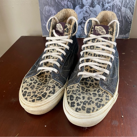 Leopard Print High-Top Sneakers - Picture 4 of 6